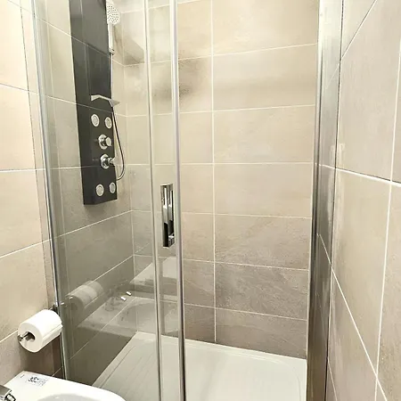 Convenient לינה וארוחת בוקר